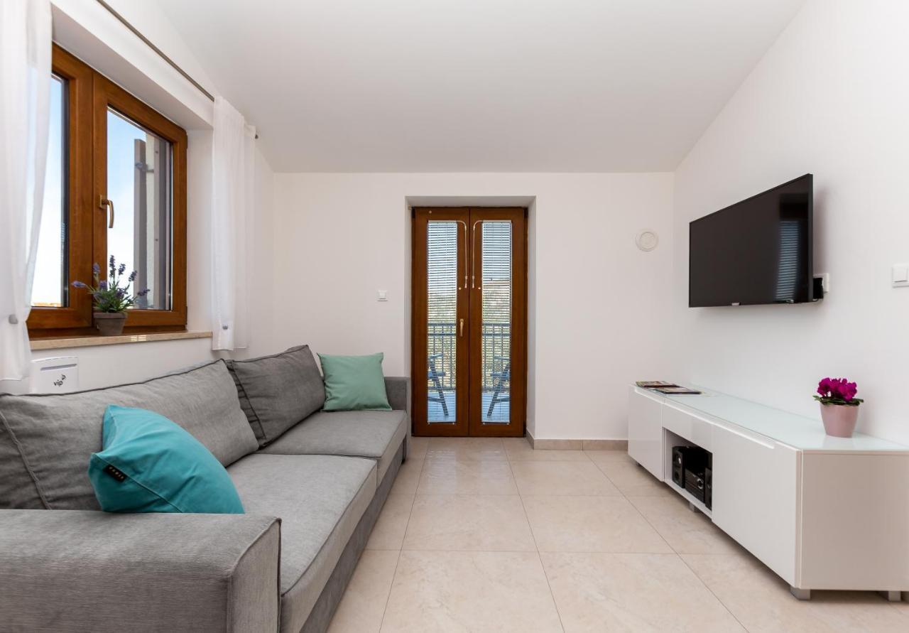 Apartments Krusec Pula Exterior photo